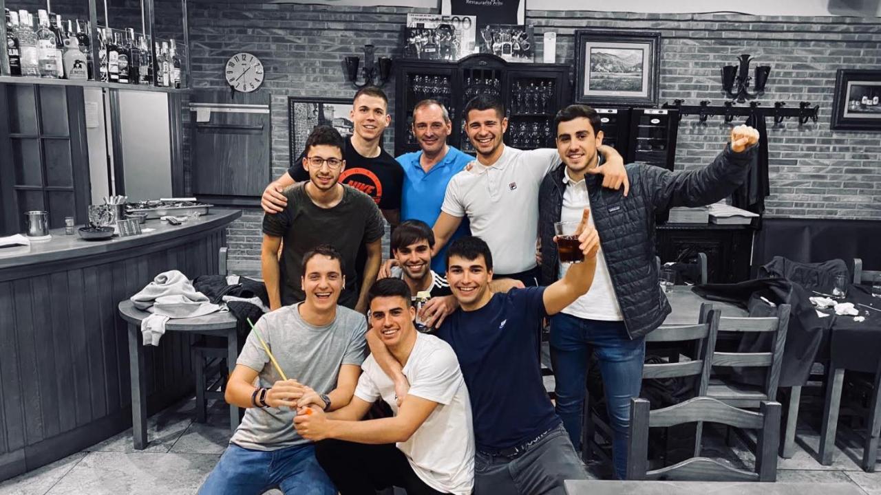 Hostal Ardoi Zizur Mayor Bagian luar foto