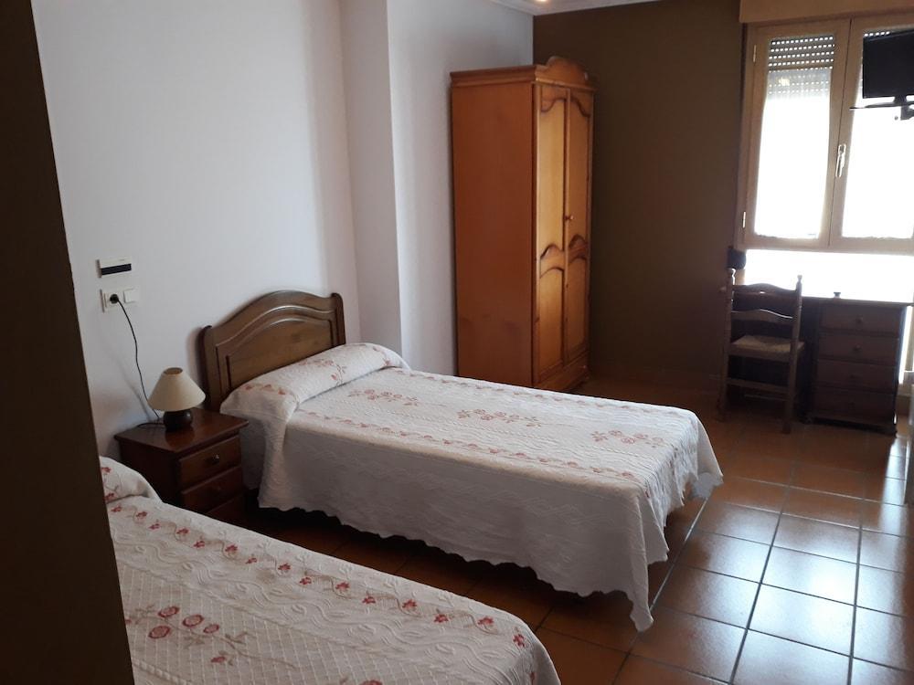 Hostal Ardoi Zizur Mayor Bagian luar foto